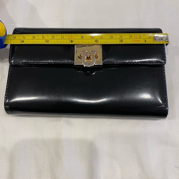 Ferragamo Continental wallet with Gancini clasp Patent Leather calfskin Black ⭐️ - Picture 7 of 17